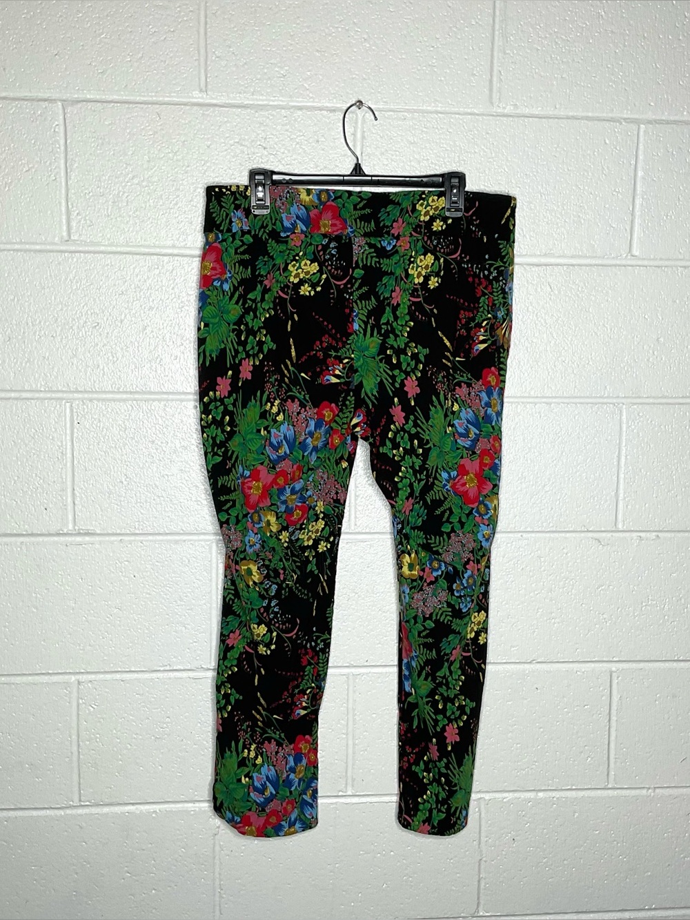 < Soft Surroundings “In Bloom” Pull-On Slim Ankle Pants > - Picture 4 of 4